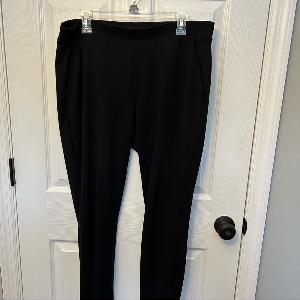 HUE Women’s Ponte Leggings - Women's Pants for Work and Play. Size Xl in Black